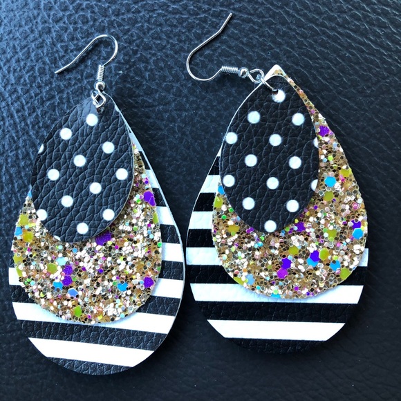 Leather earrings ✨ 3 for $14 - Picture 1 of 1